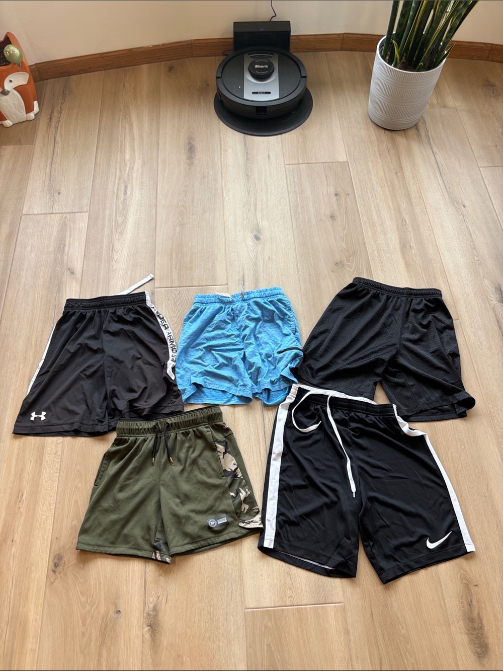 ❤️Bundle of 5 pairs of boys youth size small shorts❤️